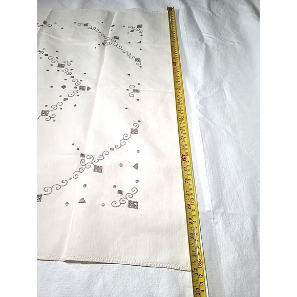 Vintage EUC Embroidered Tablecloth 32"x32" Square Beige & Cream Scroll - Picture 3 of 4